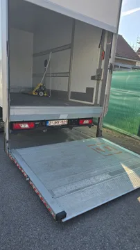 Kuljetusyritys Kuorma-auto ford transit truck with tail lift sisään Dilbeek Belgia